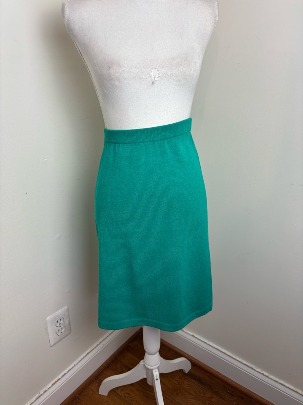 St. John Collection Santana Knit in Vibrant Seafoam Green Midi Skirt Size 12